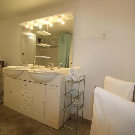Roussy Romaine Apartment Nimes